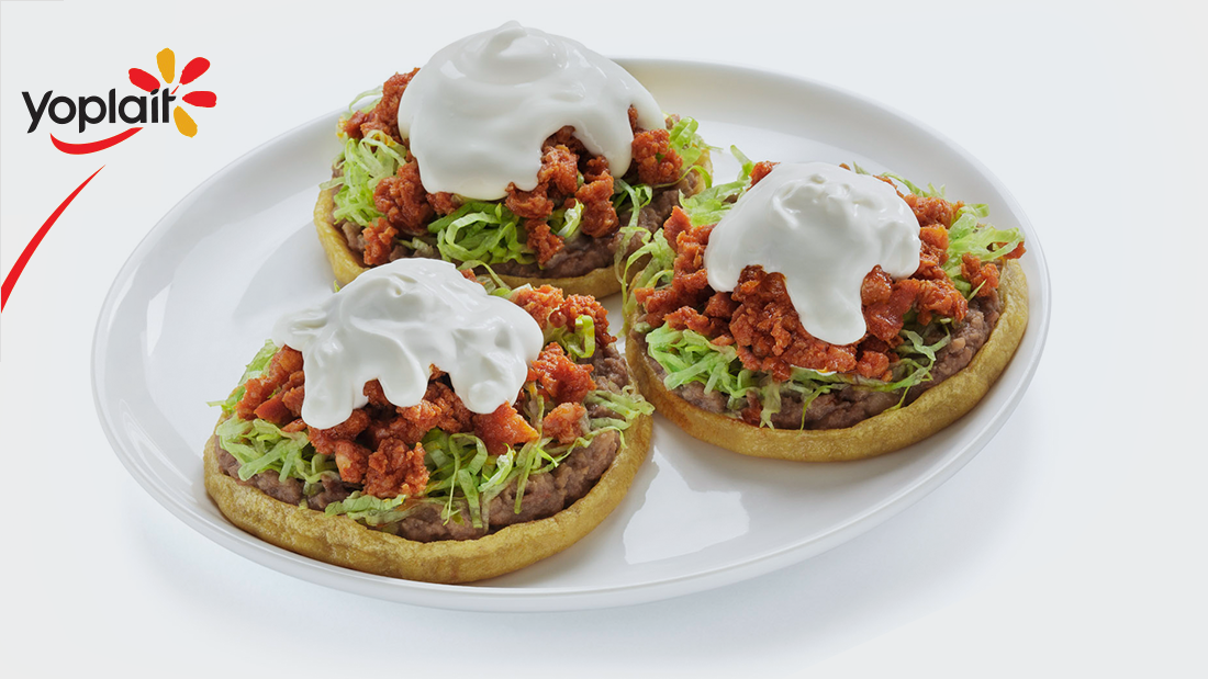 Sopes con chorizo y frijoles