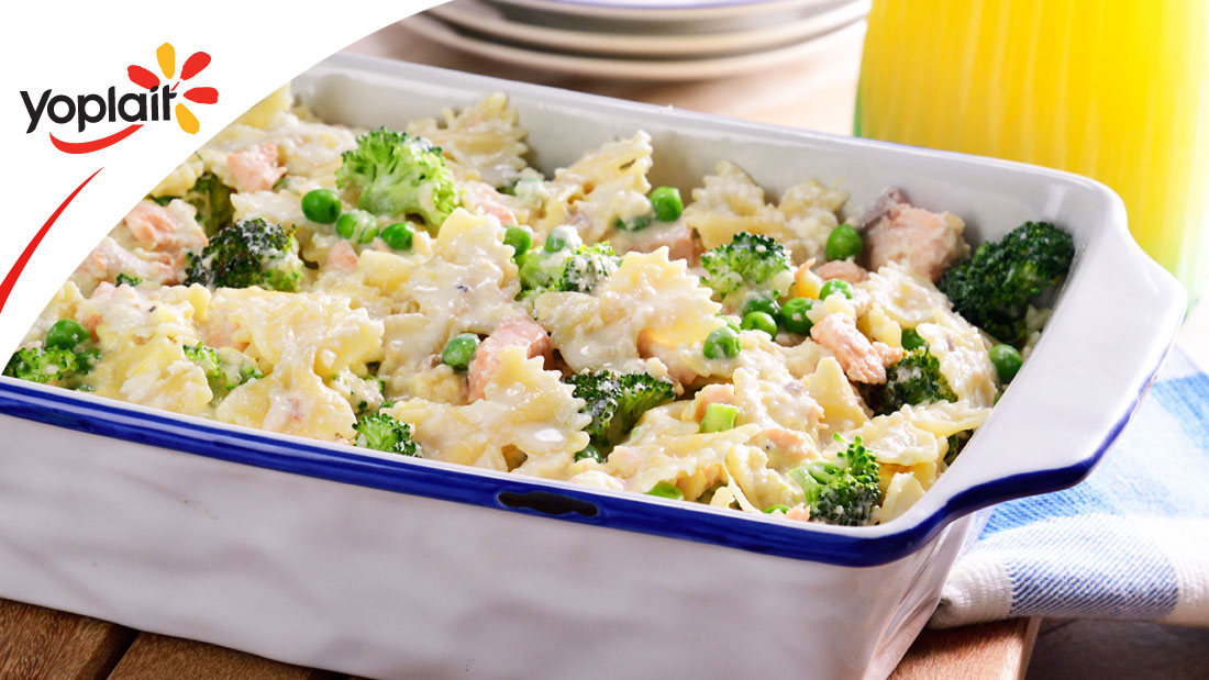 Pasta alfredo: brócoli, chicharos y salmón